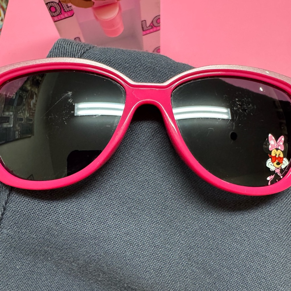 Chic Pink Kids Sunglasses with Character Accent - Picture 5 of 5